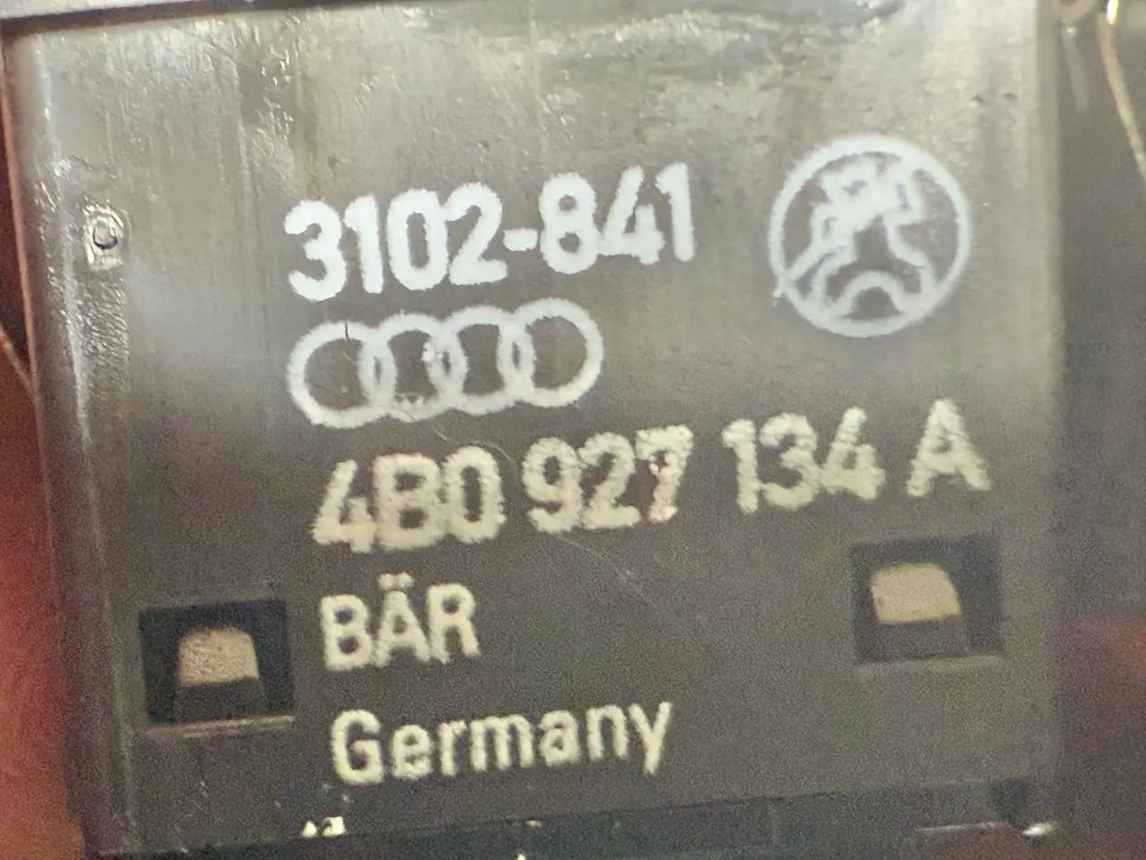ESP Ein Aus Schalter A6 Avant 4B5 Audi A6 Avant 4B5 TDI 2.5L 2002 4B0919281A