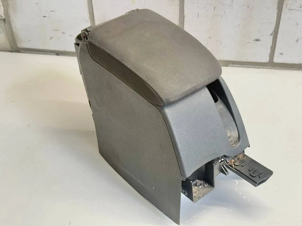 Blende Verkleidung Mittelkonsole Golf 5 VW Golf 5 1K1 1,9 TDI 2006 1K0868887B