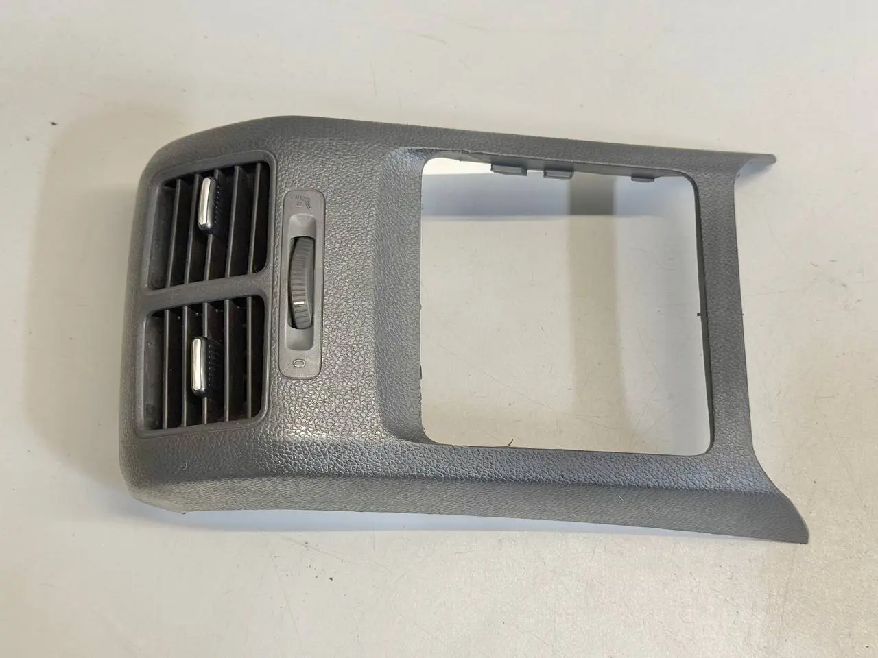 Luftdüse hinten Mittelkonsole für 5 Golf VW Golf 5 1K1 1,9 TDI 2006 1K0819203A