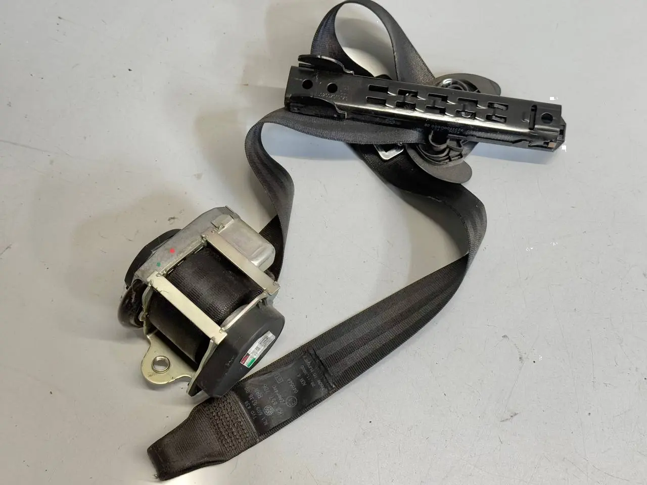 Gurt vorne rechts Golf 5 1K1 1,9 TDI 2006 VW Golf 5 1K1 1,9 TDI 2006 1K3857706
