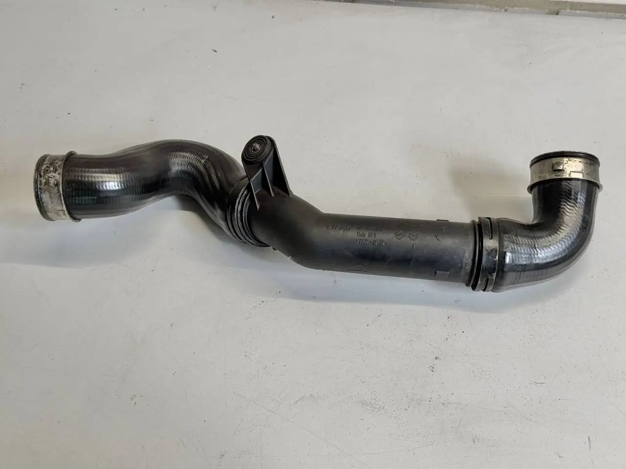 Ladeluftschlauch Ladeluftrohr Druckrohr VW Golf 5 1K1 1,9 TDI 2006 3C0145770B
