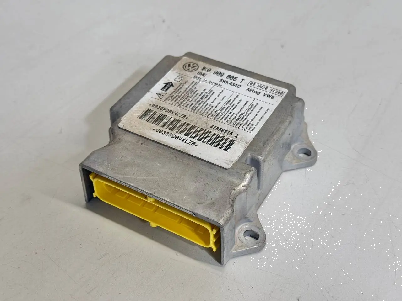 Airbagsteuergerät für 5 Golf 5 1K1 1,9 VW Golf 5 1K1 1,9 TDI 2006 1K0909605T