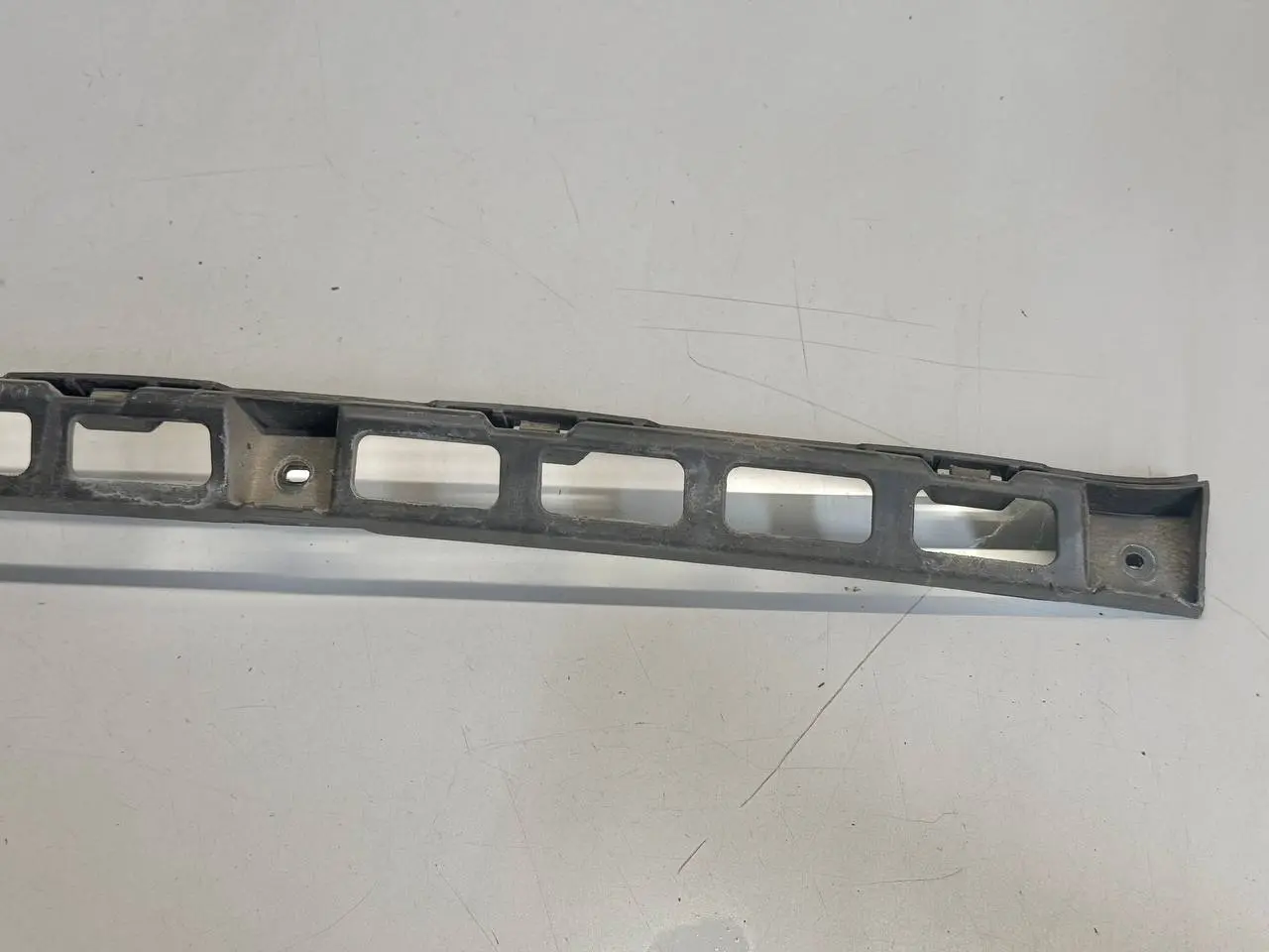 Stoßstangenhalter Führung Mitte hinten V VW Polo V 6R 1,2 TSI 2010 6R6807863B