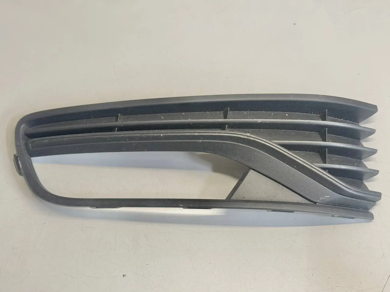 Verkleidung Nebelscheinwerfer Gitter vorn VW Polo V 6C 1,2 TSI 2015 6C0853665J