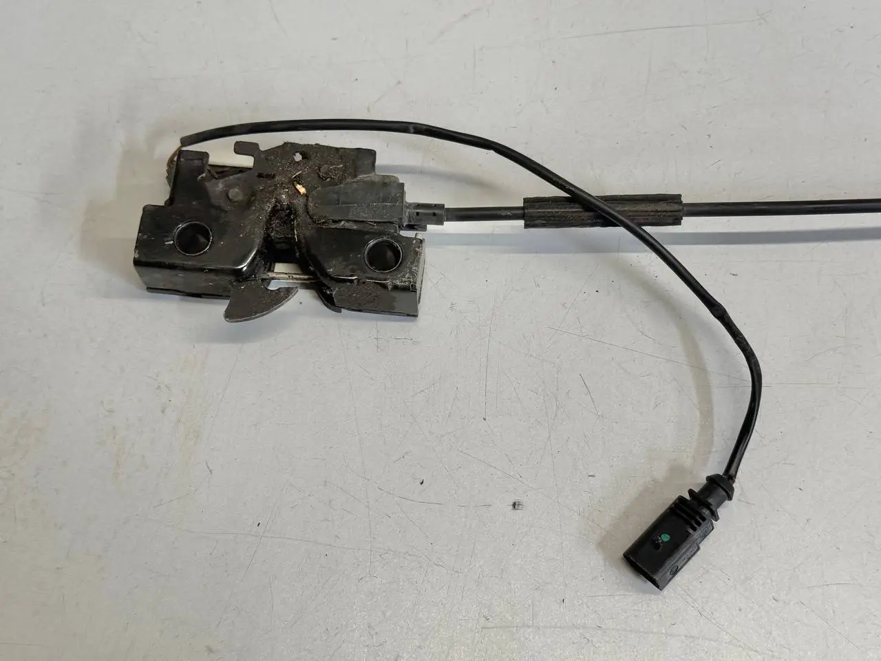 Verschluss Deckel Abdeckung Klappe Polo V VW Polo V 6R 1,2 TSI 2010 6R1823531C
