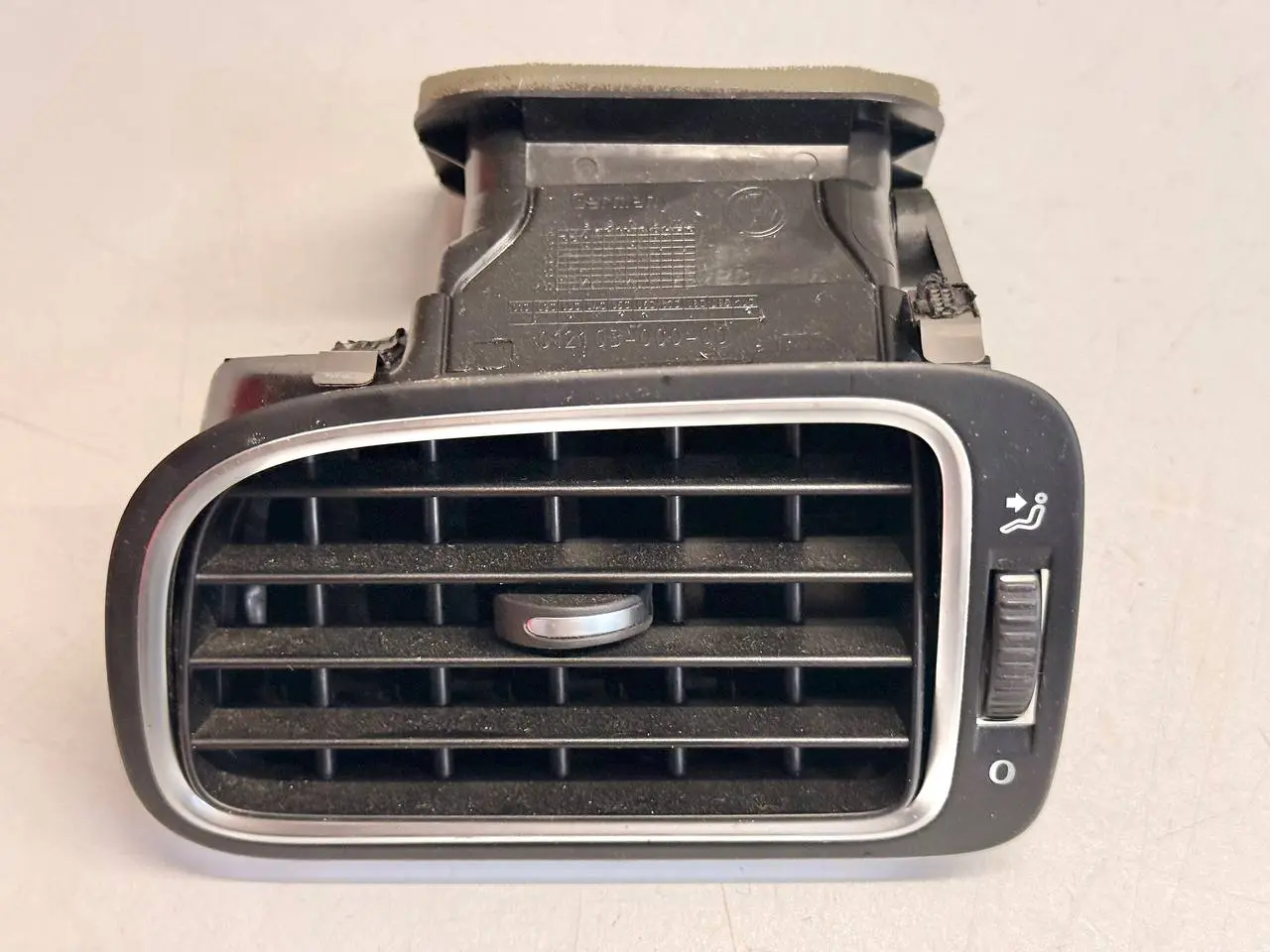 Luftdüse, Frischluftströmer, Lüftungsgitter VW Polo V 6R 1,2 TSI 2010 6R0819703