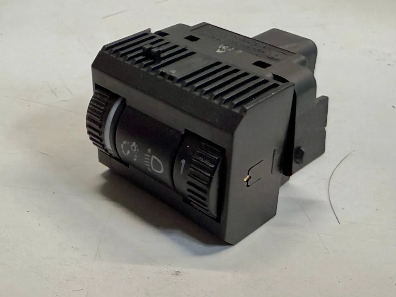 Schalter für Tachobeleuchtung und Polo V 6R VW Polo V 6R 1,2 TSI 2010 6R0941333