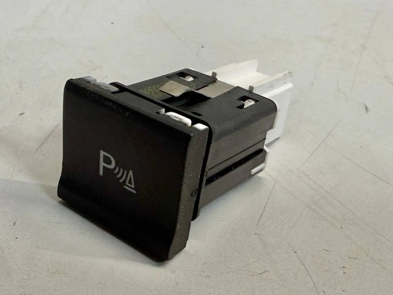 Drucktaster Einparkhilfe Schalter PDC Polo VW Polo V 6C 1,2 TSI 2015 6C0927122A