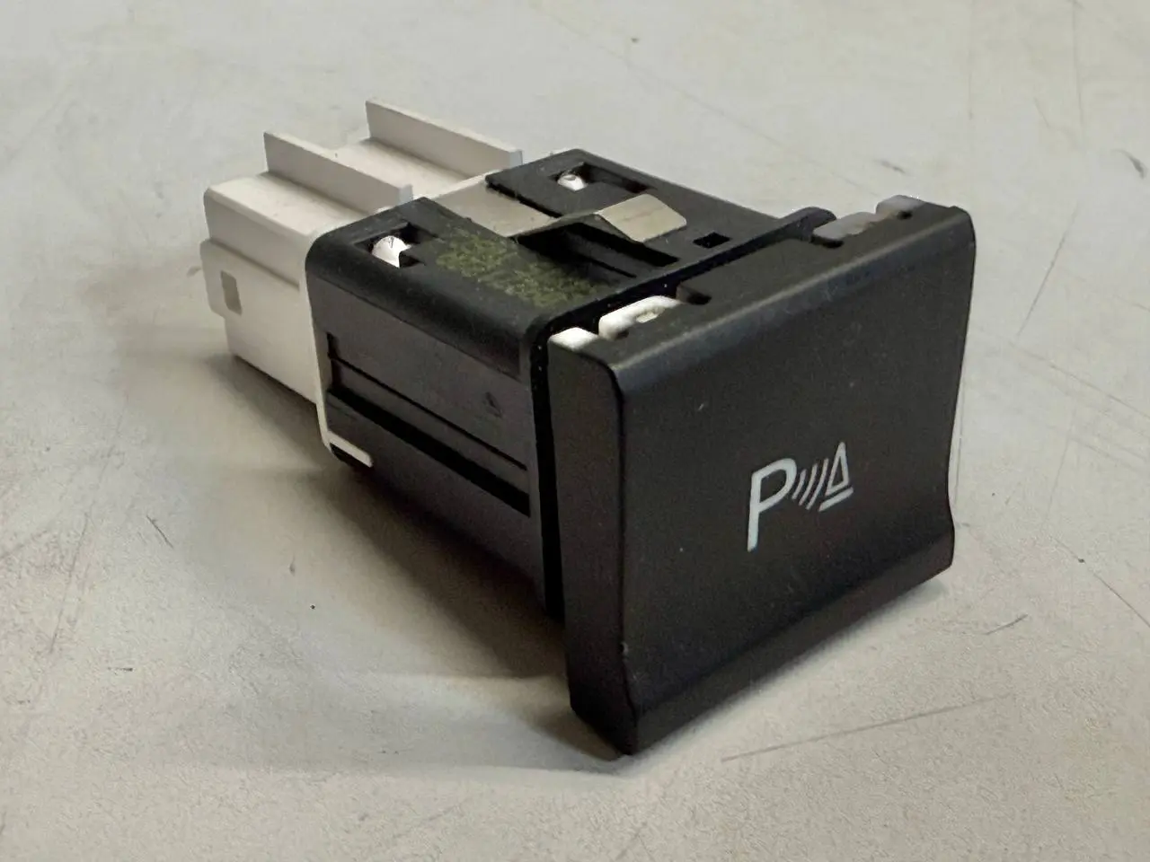 Drucktaster Einparkhilfe Schalter PDC Polo VW Polo V 6C 1,2 TSI 2015 6C0927122A