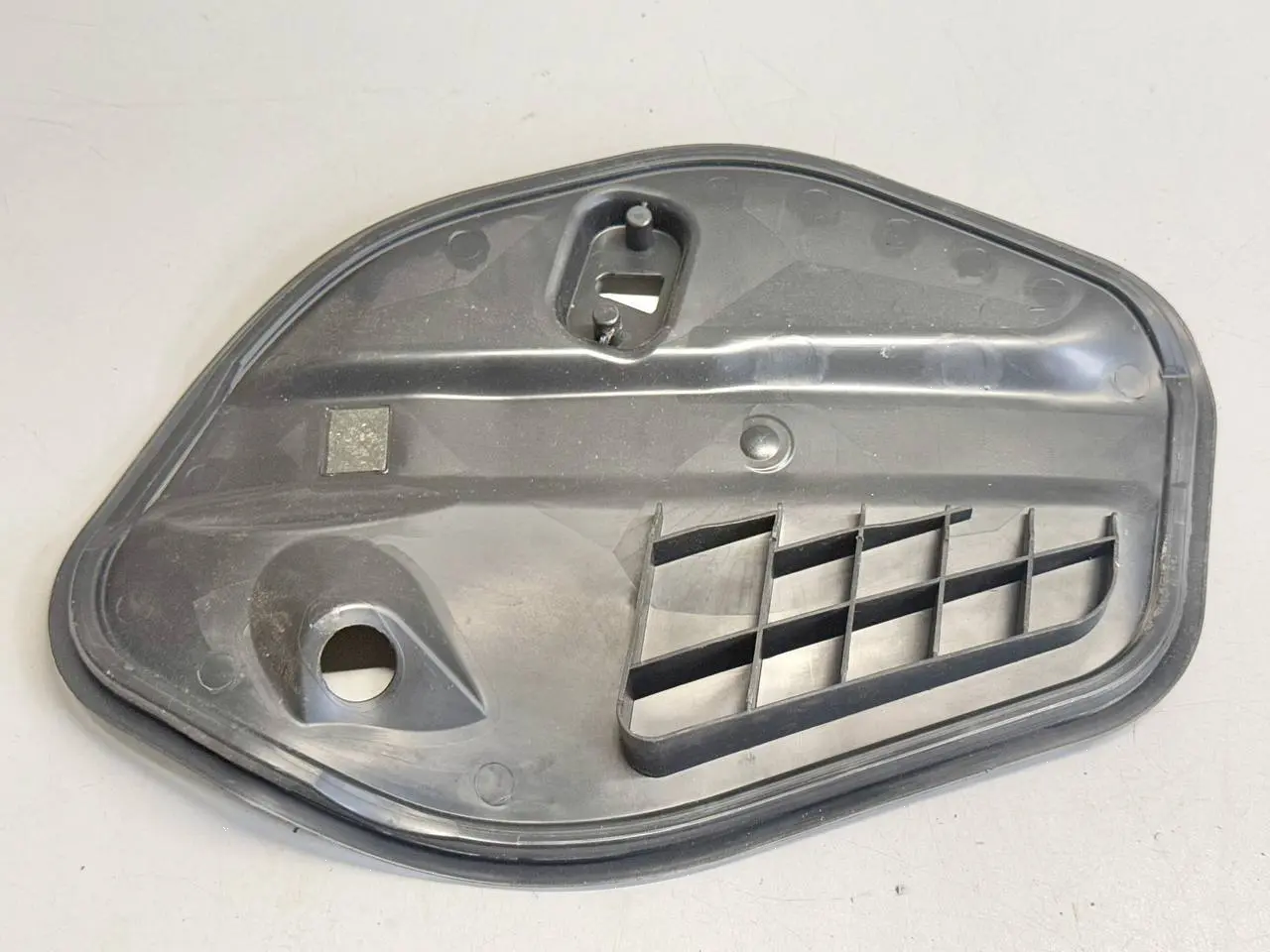 Türverkleidung Abdeckung Fensterhebermotor VW Polo V 6R 1,2 TSI 2010 6R4837916