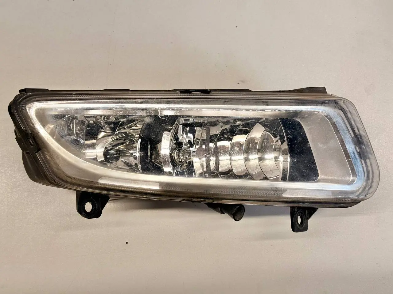 Nebelscheinwerfer rechts für 6C Golf Plus VW Polo V 6R 1,2 TSI 2010 17415902