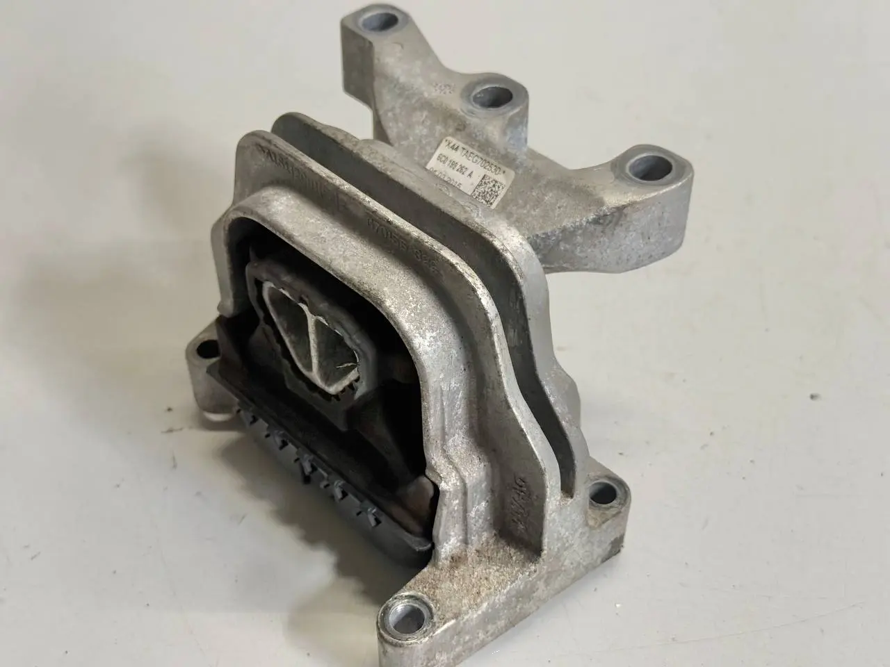 Halter Motoraufhängung rechts Motorlager VW Polo V 6R 1,2 TSI 2010 6C0199262A