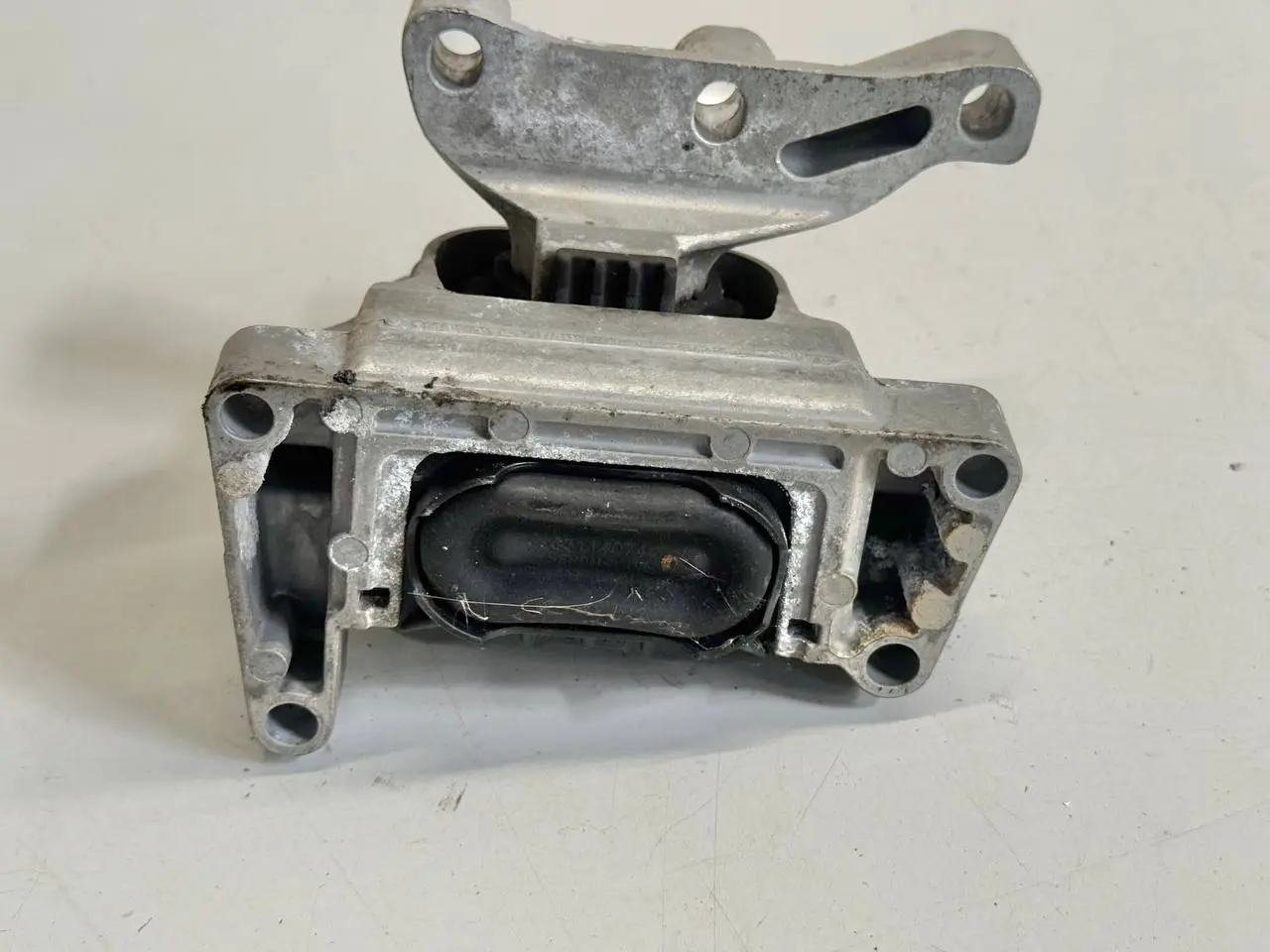 Halter Motoraufhängung rechts Motorlager VW Polo V 6R 1,2 TSI 2010 6C0199262A