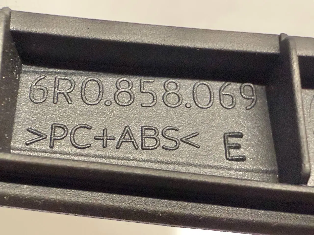 Blende Mittelkonsole Radioblende Polo V 6R VW Polo V 6C 1,2 TSI 2015 6R0858069