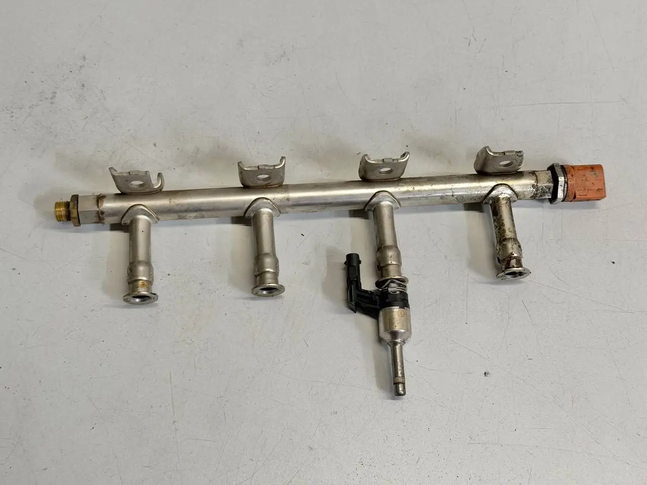 Einspritzleiste Verteilerrohr VW Polo V 6R 1,2 TSI 2010 03F133320C