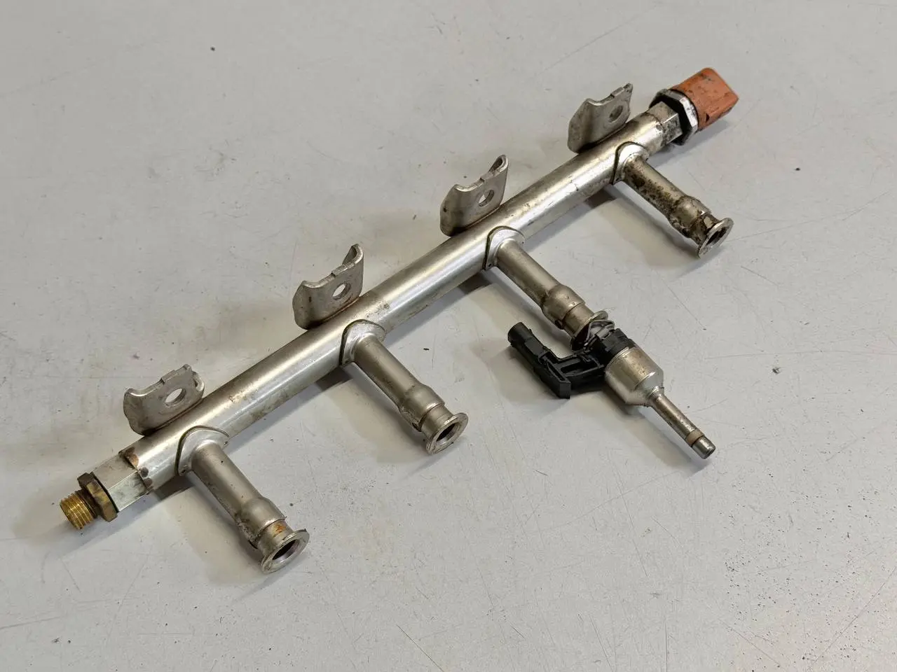 Einspritzleiste Verteilerrohr VW Polo V 6R 1,2 TSI 2010 03F133320C