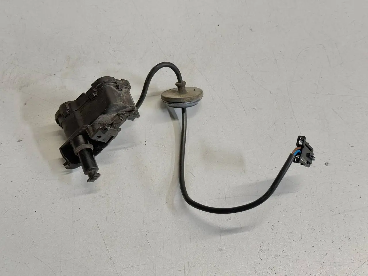 Stellmotor Verriegelung Tankdeckel V Polo VW Polo V 6R 1,2 TSI 2010 6R0810773F