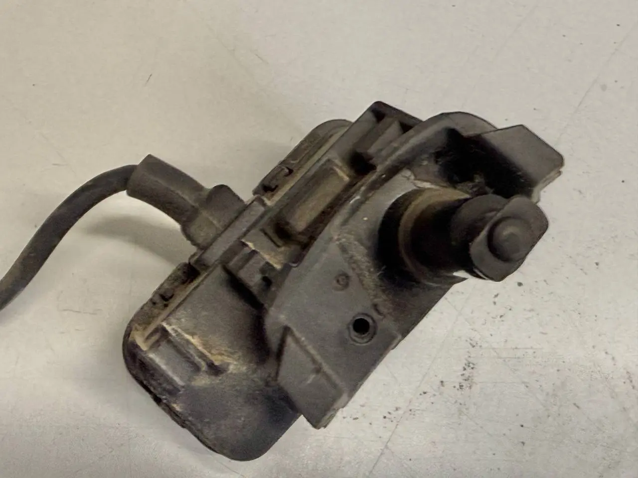Stellmotor Verriegelung Tankdeckel V Polo VW Polo V 6R 1,2 TSI 2010 6R0810773F