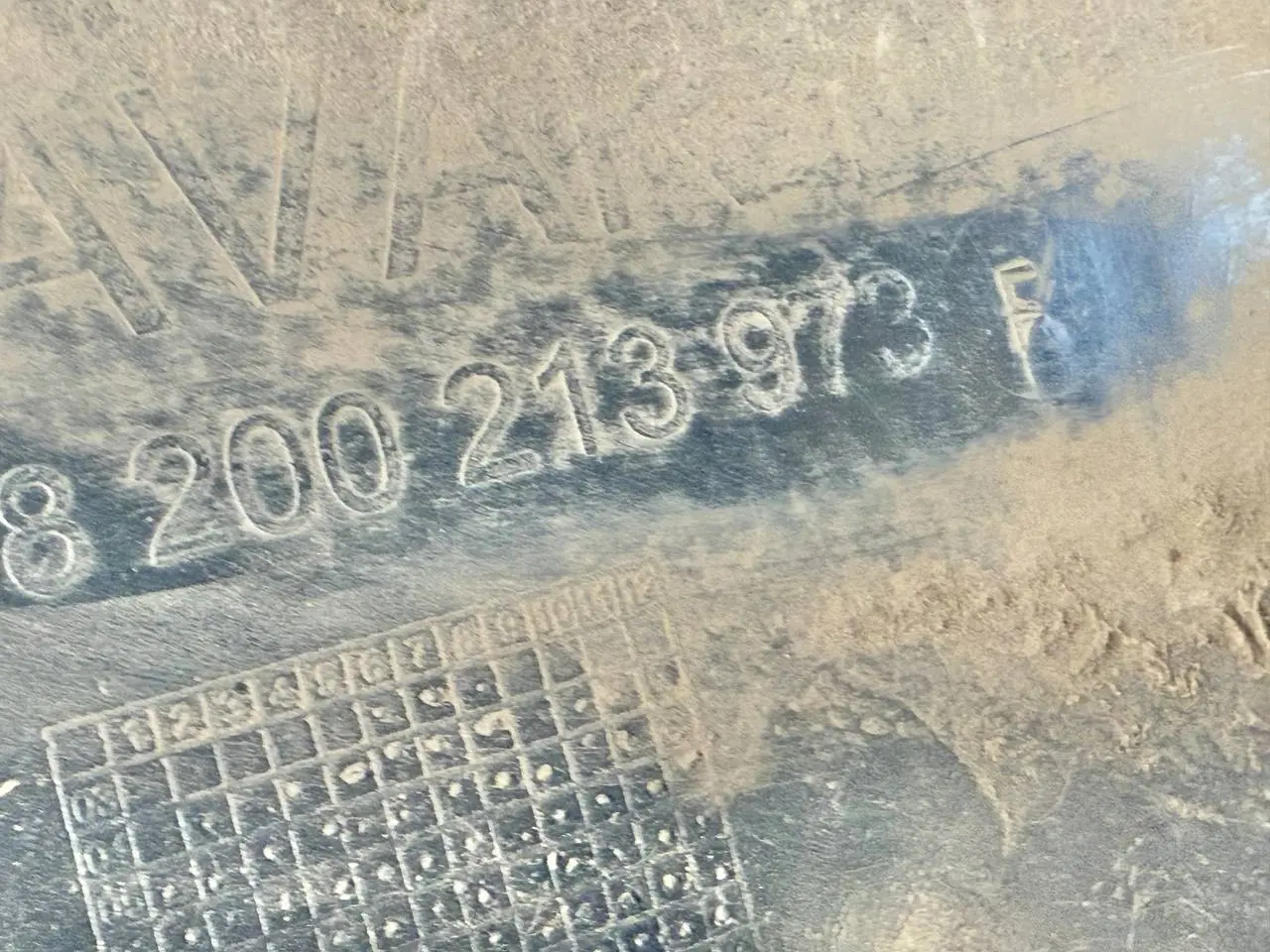 Radhausschale Abdeckung Kotfluegel innen vorne rechts Modus 8200213973