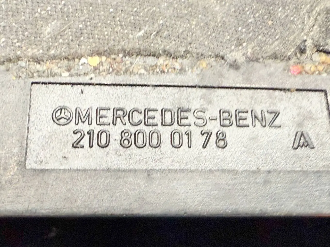 Schalter Sitzverstellung Luftpolster Mercedes BENZ CLK 320 1999 W208 2108000178