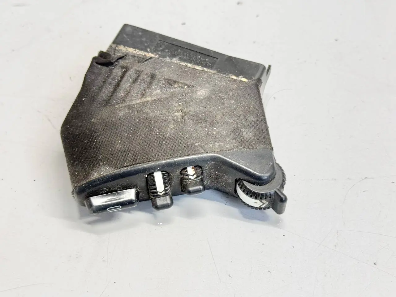 Schalter Sitzverstellung Luftpolster Mercedes BENZ CLK 320 1999 W208 2108000178