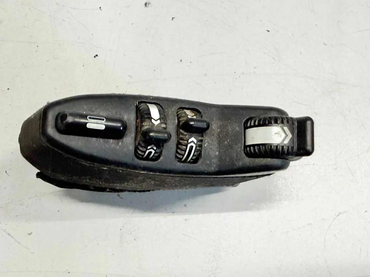 Schalter Sitzverstellung Luftpolster Mercedes BENZ CLK 320 1999 W208 2108000178