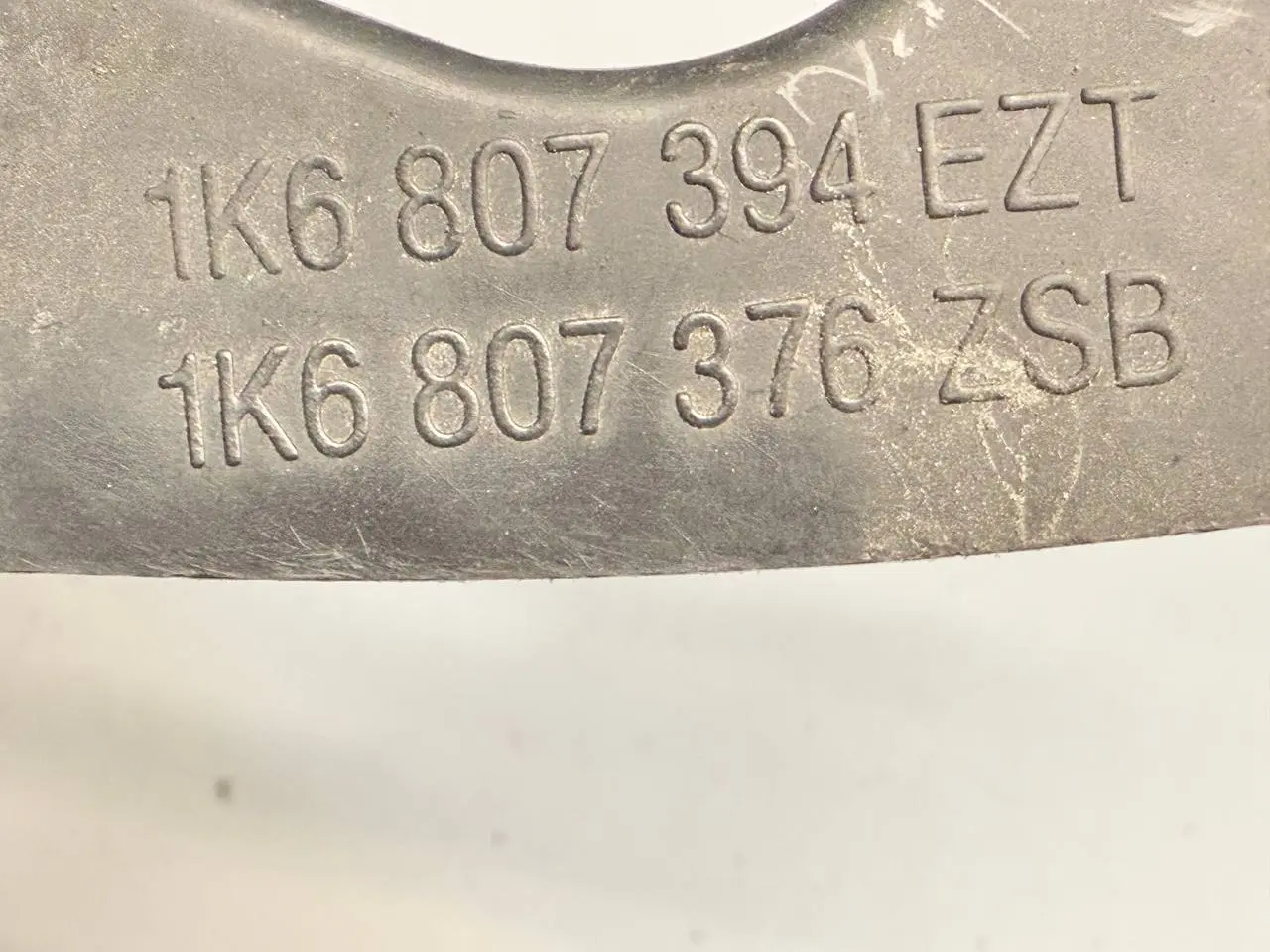 Stoßstangenführung Halterung Stütze hinten Golf 5 1K1 1,9 TDI 2006 1K6807394