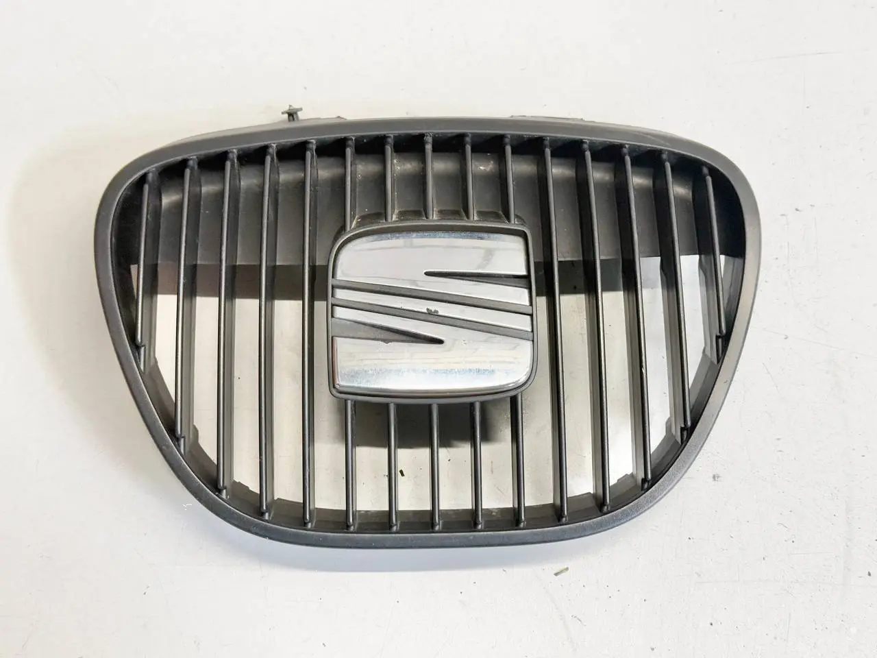 Kühlergrill Frontgrill Stoßstangengitter Ibiza Seat Ibiza 6L 1.4 2003 6L0853651