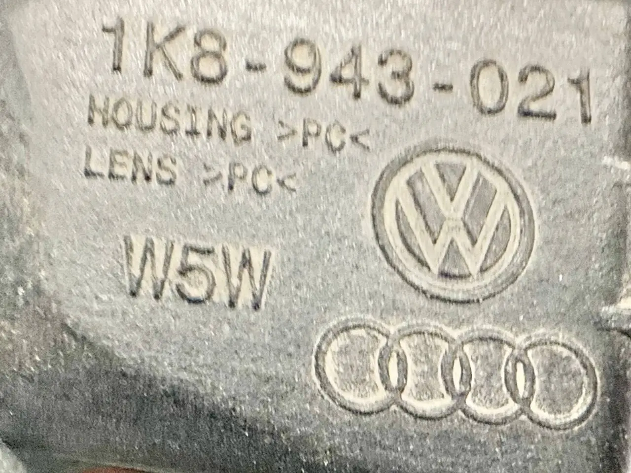 Kennzeichenbeleuchtung Hecklicht Golf 5 1K1 VW Polo V 6R 1,2 TSI 2010 1K8943021