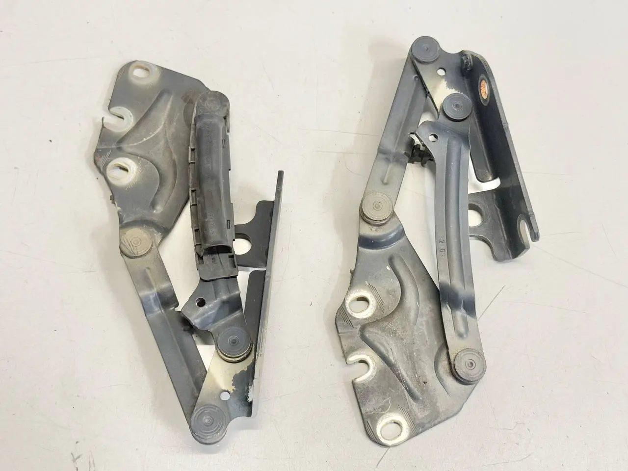 Scharnier für Motorhaube Haubenschanier VW Golf Plus 5M 1,4 TSI 2010 5M0823301