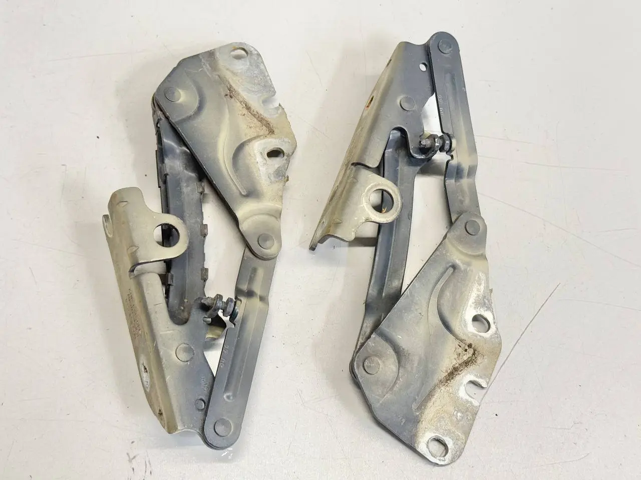 Scharnier für Motorhaube Haubenschanier VW Golf Plus 5M 1,4 TSI 2010 5M0823301