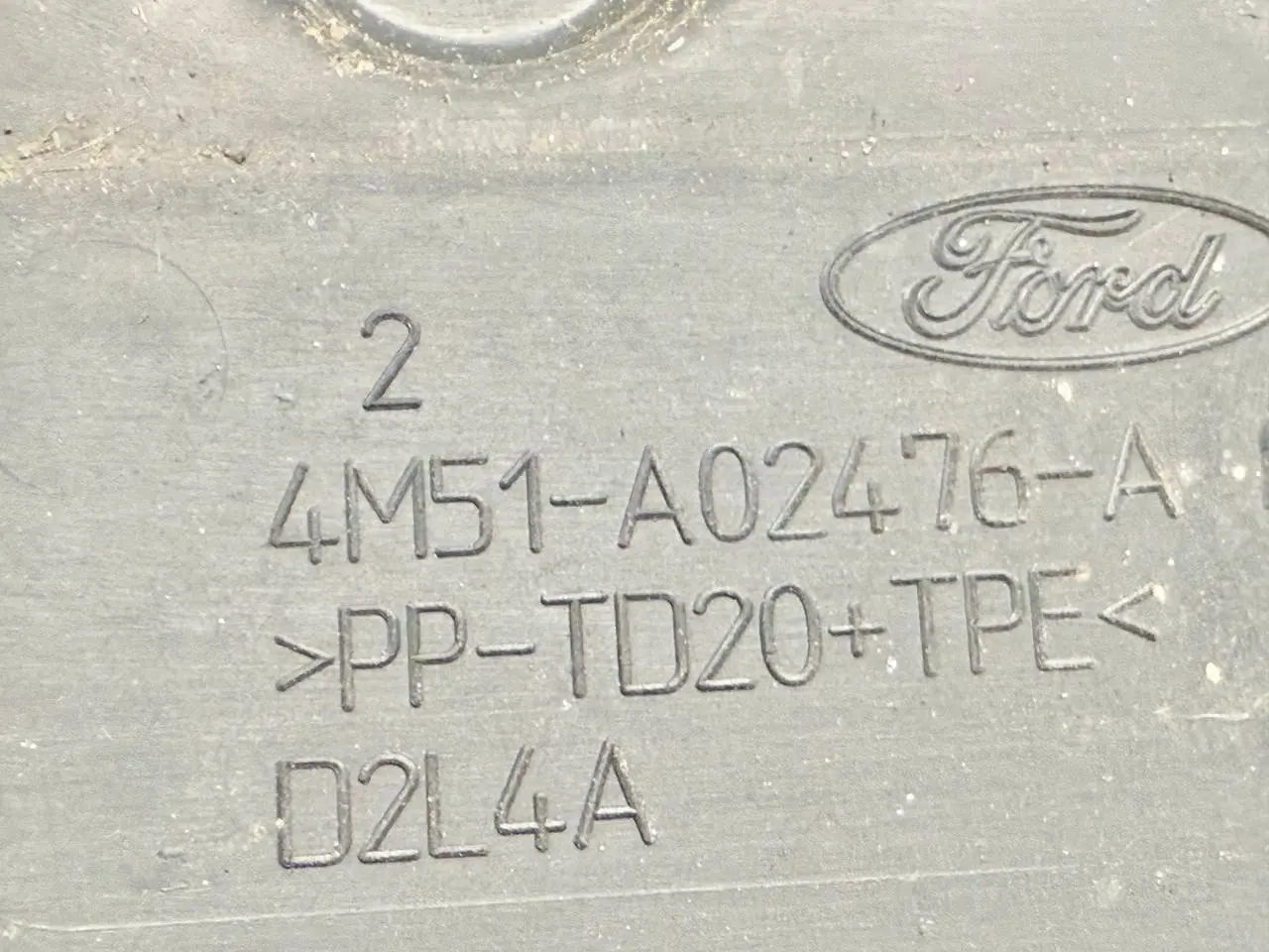 Stoßstangenhalter vorne rechts FORD Focus MK2 DA3 2005 1.6 Kombi 4M51A02476A