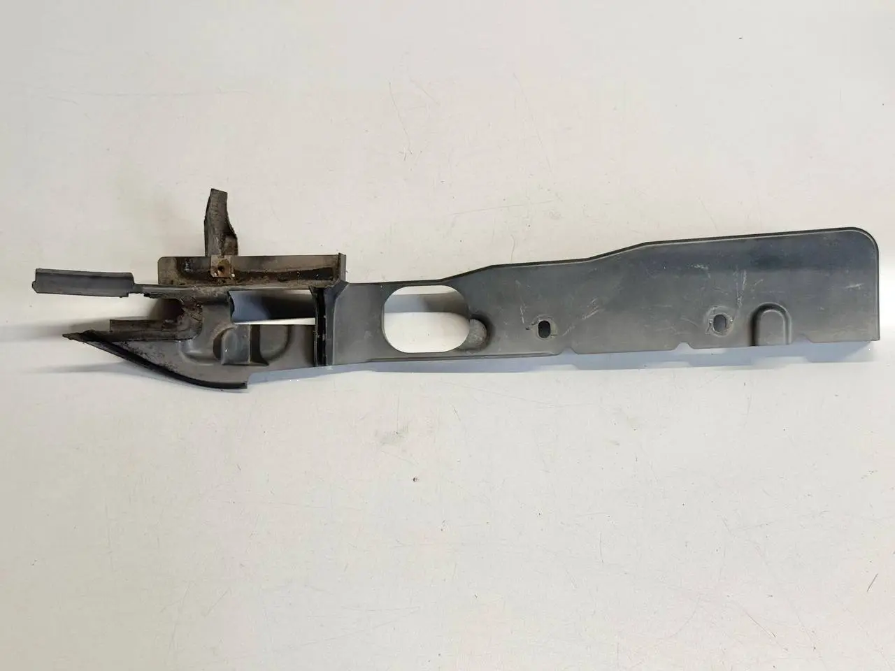 Stoßstangenhalter vorne rechts FORD Focus MK2 DA3 2005 1.6 Kombi 4M51A02476A