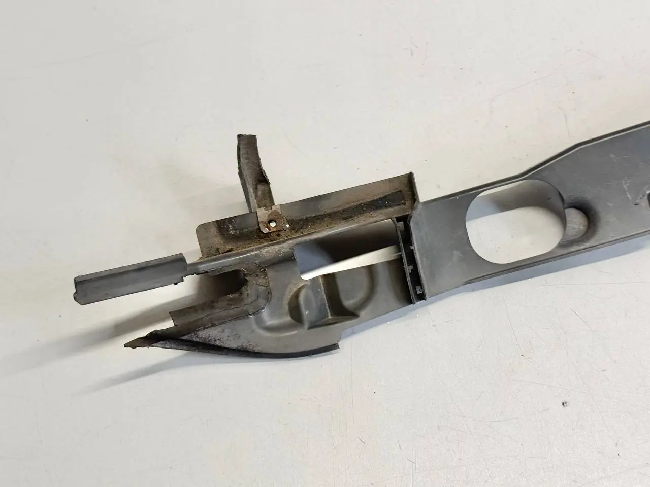 Stoßstangenhalter vorne rechts FORD Focus MK2 DA3 2005 1.6 Kombi 4M51A02476A