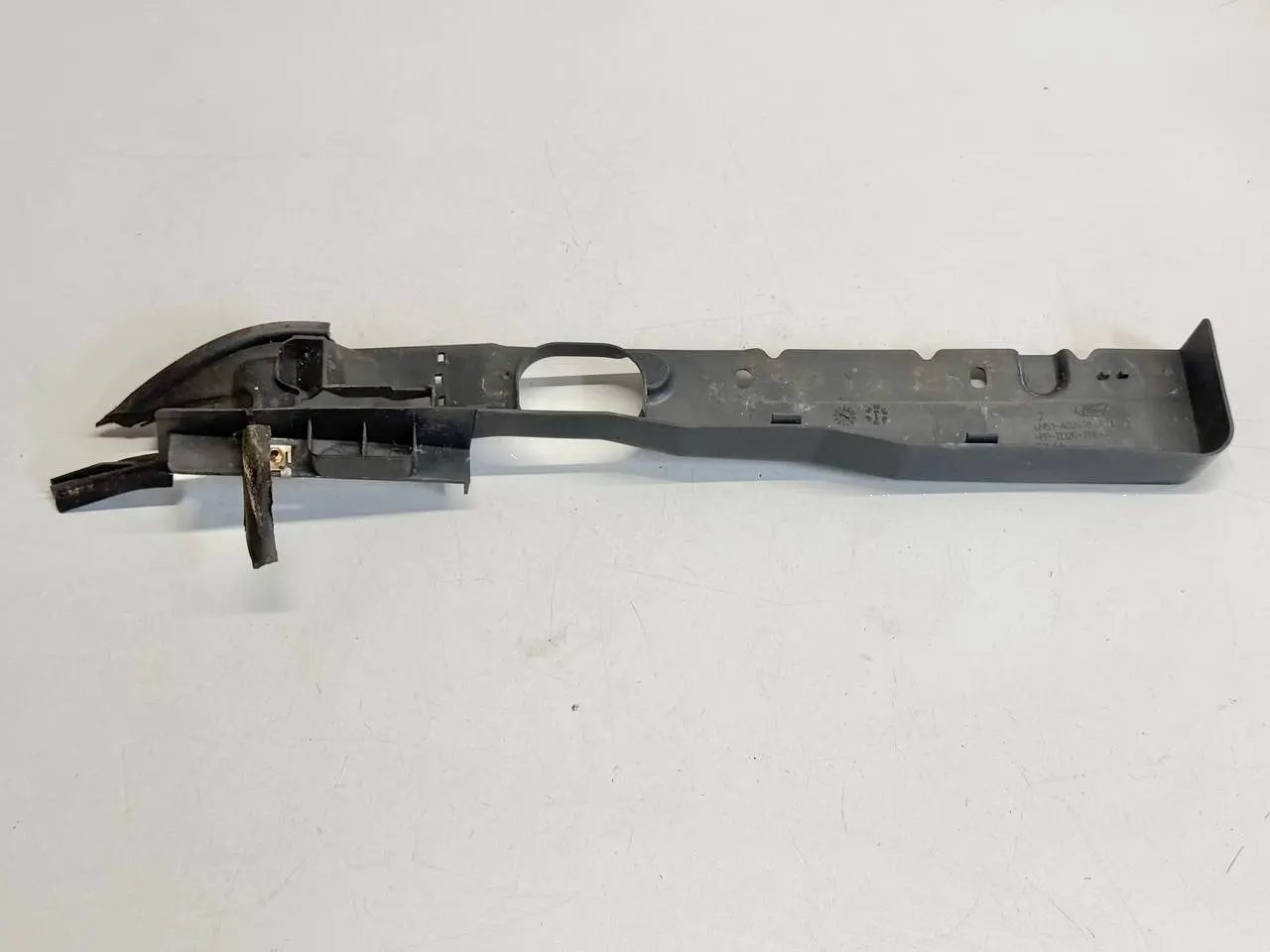 Stoßstangenhalter vorne rechts FORD Focus MK2 DA3 2005 1.6 Kombi 4M51A02476A