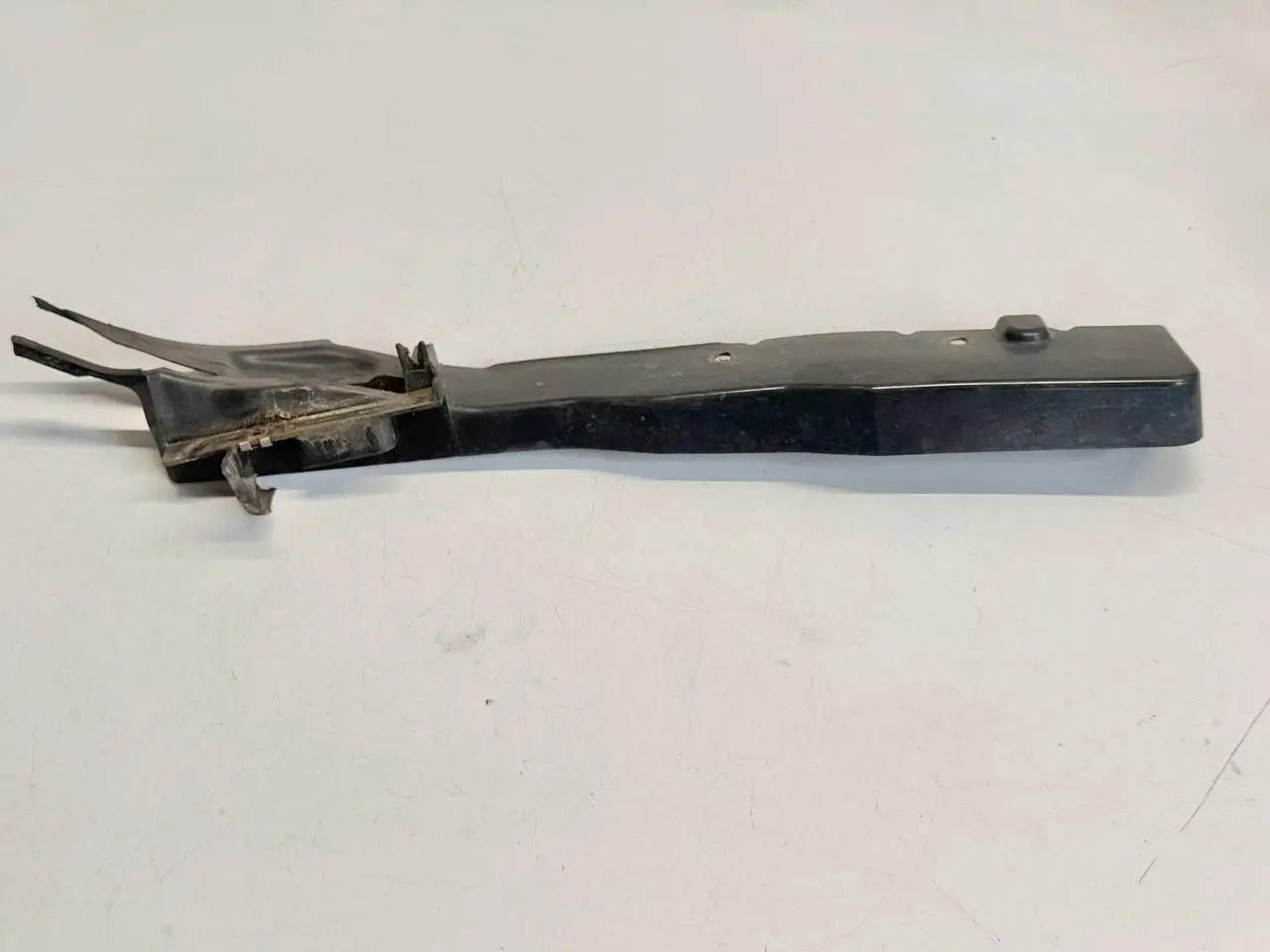 Stoßfängerhalter vorn links FORD Focus MK2 DA3 2005 1.6 Kombi 4M51A02477A