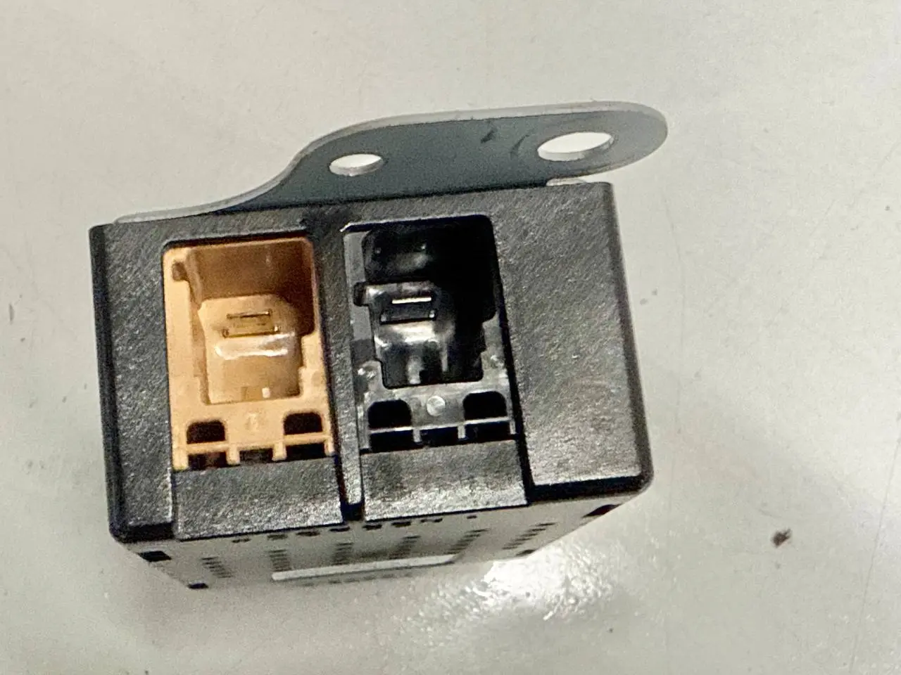 Entstörfilter Antennenverstärker Golf VW Golf Plus 5M 1,4 TSI 2010 5M0035570B