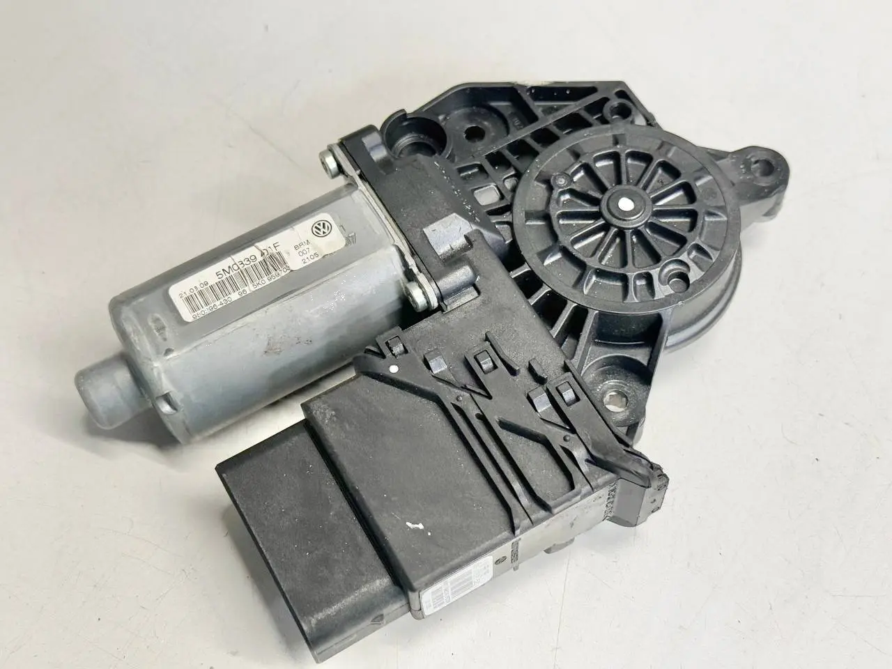 Fensterhebermotor hinten rechts Golf VW Golf Plus 5M 1,4 TSI 2010 5K0959795