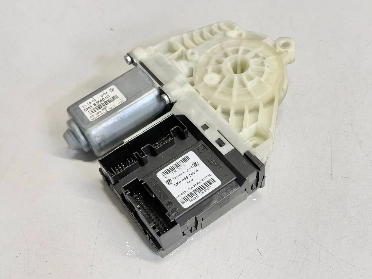 Fensterhebermotor links vorne VW Golf Plus 5M 1,4 TSI 2010 5K0959793A