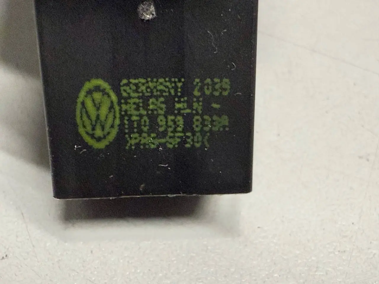 Öffner für Tankklappe Blende Golf Plus VW Golf Plus 5M 1,4 TSI 2010 5M0959551A