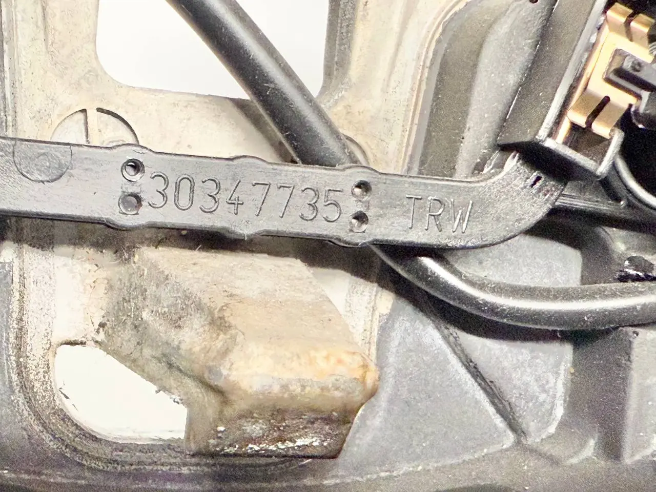 Lenkrad Multifunktionslenkrad Steuerungsknopf FORD Focus MK2 DA3 4M513600C