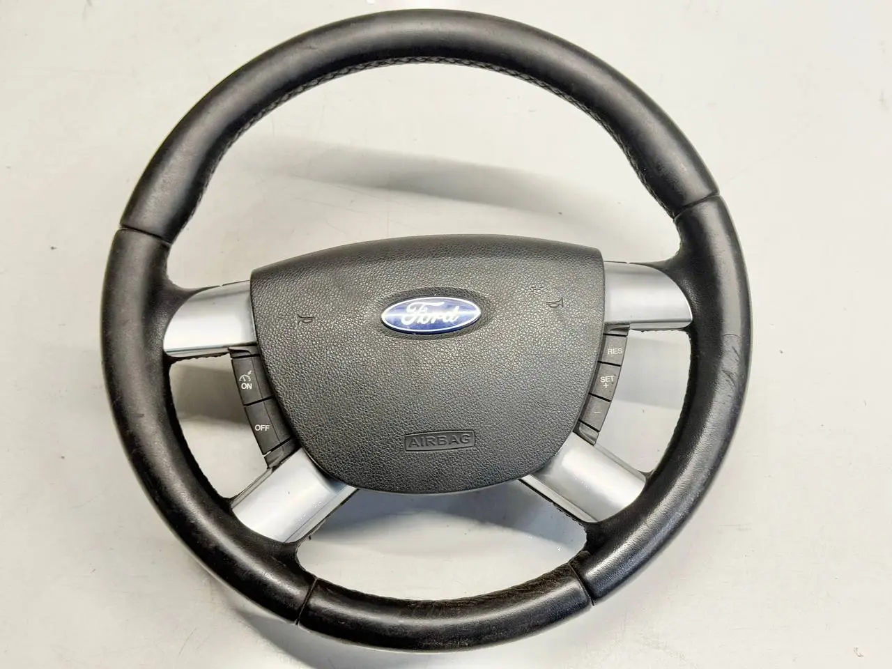 Lenkrad Multifunktionslenkrad Steuerungsknopf FORD Focus MK2 DA3 4M513600C