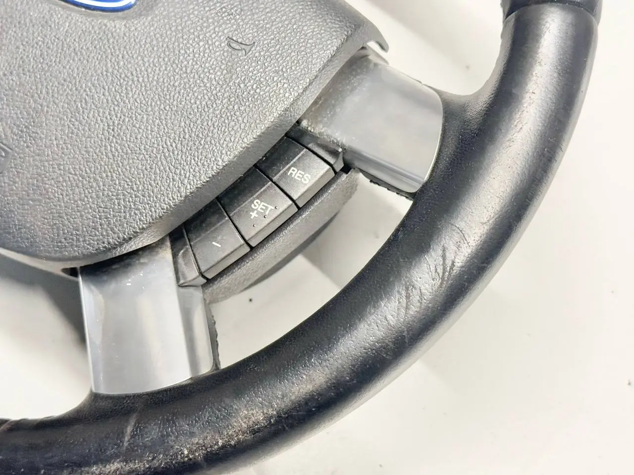 Lenkrad Multifunktionslenkrad Steuerungsknopf FORD Focus MK2 DA3 4M513600C