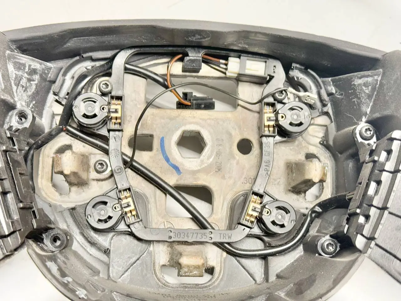Lenkrad Multifunktionslenkrad Steuerungsknopf FORD Focus MK2 DA3 4M513600C