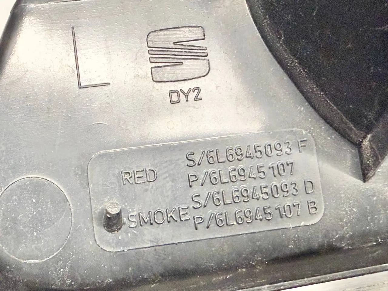 Rückleuchte links innen Heckklappe Ibiza 6L Seat Ibiza 6L 1.4 2003 6L6945093F