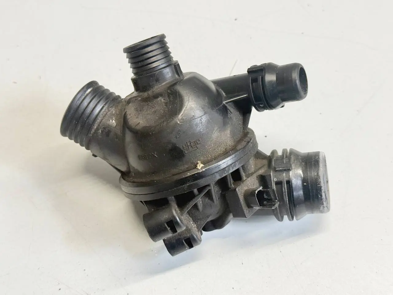 Thermostatgehäuse Kühlmittelregler Wasserleitung BMW 116i E81 E87 2009 7552403