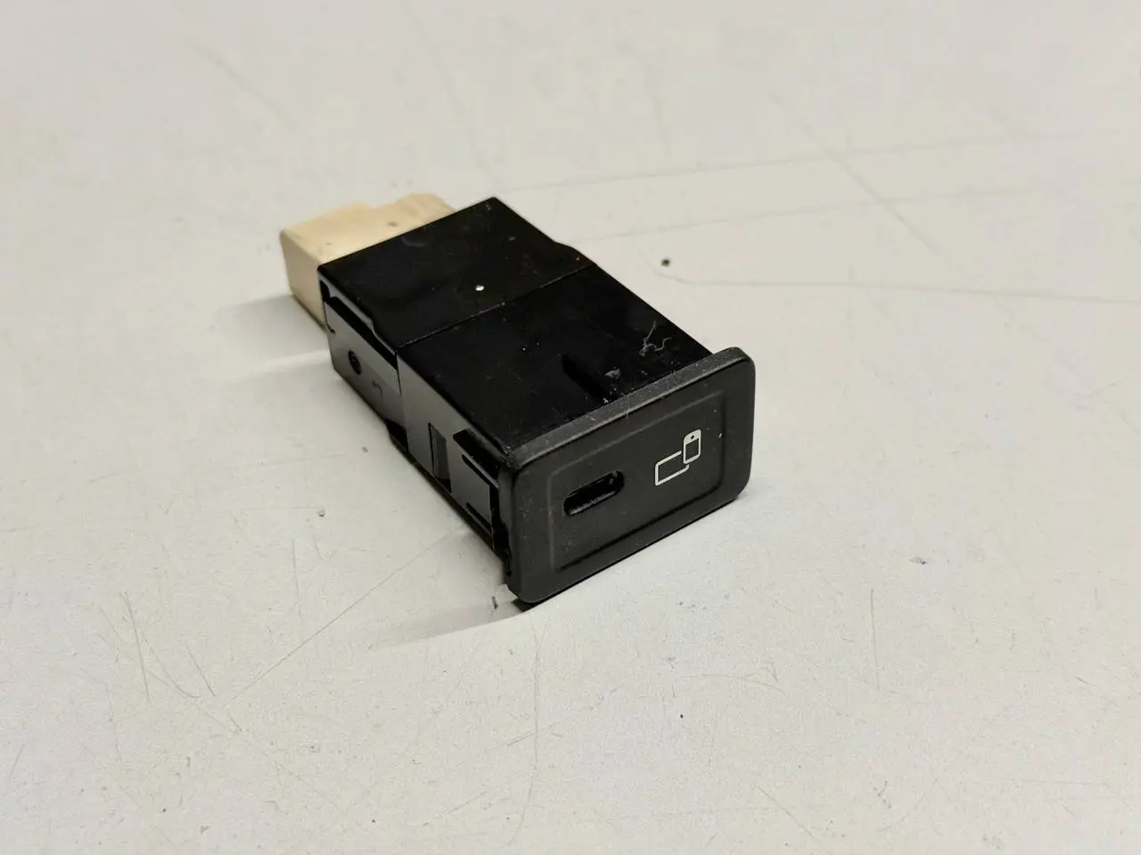 USB Anschluss Buchse Mercedes Benz W907 Sprinter 311 CDI 2023 A2478204102