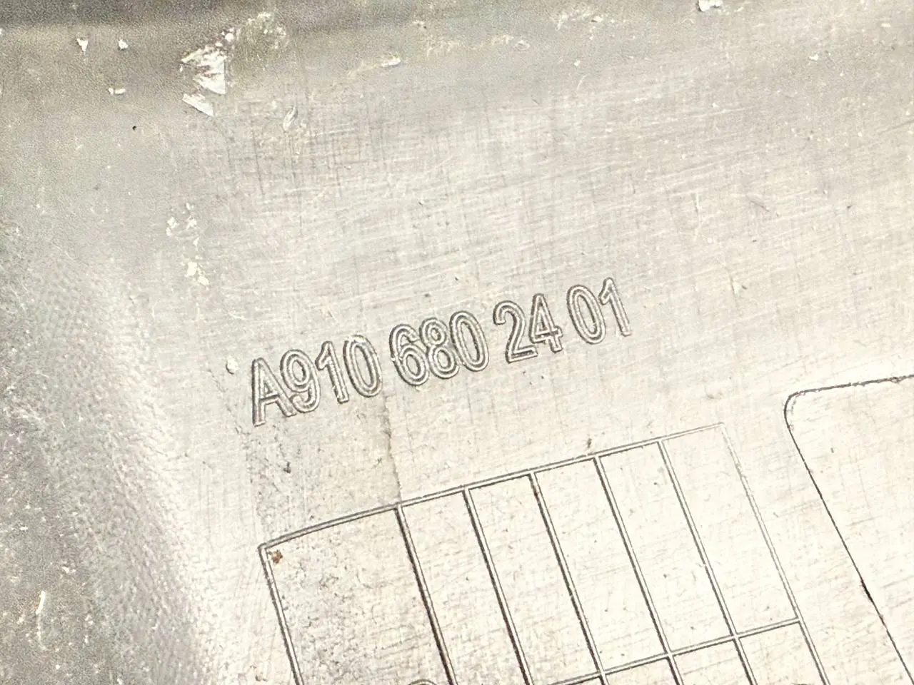 Mittelkonsole Mercedes Benz W907 Sprinter 311 CDI 2023 A9106802501