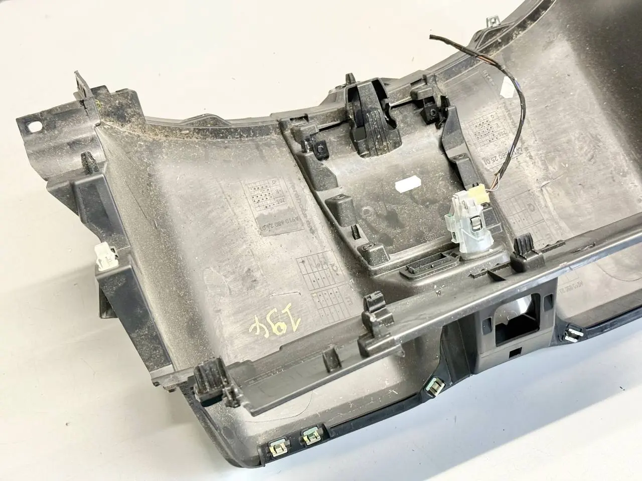 Mittelkonsole Mercedes Benz W907 Sprinter 311 CDI 2023 A9106802501