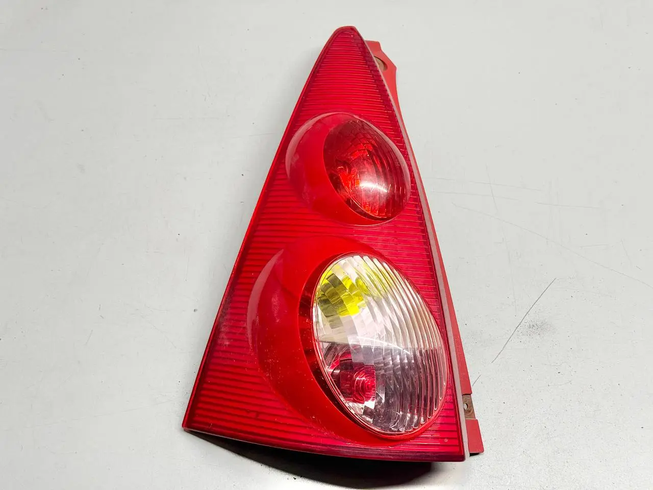 Heckleuchte links 6350X8 107 1.0L 2008 Peugeot 107 1.0L 2008 1111780012